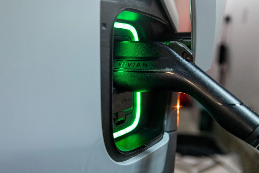 2023 Rivian R1S - Image 14 of 31