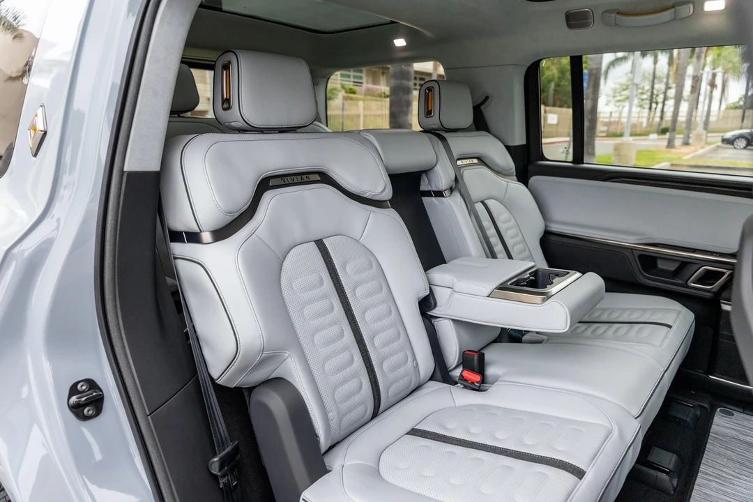 2023 Rivian R1S - Image 29 of 31