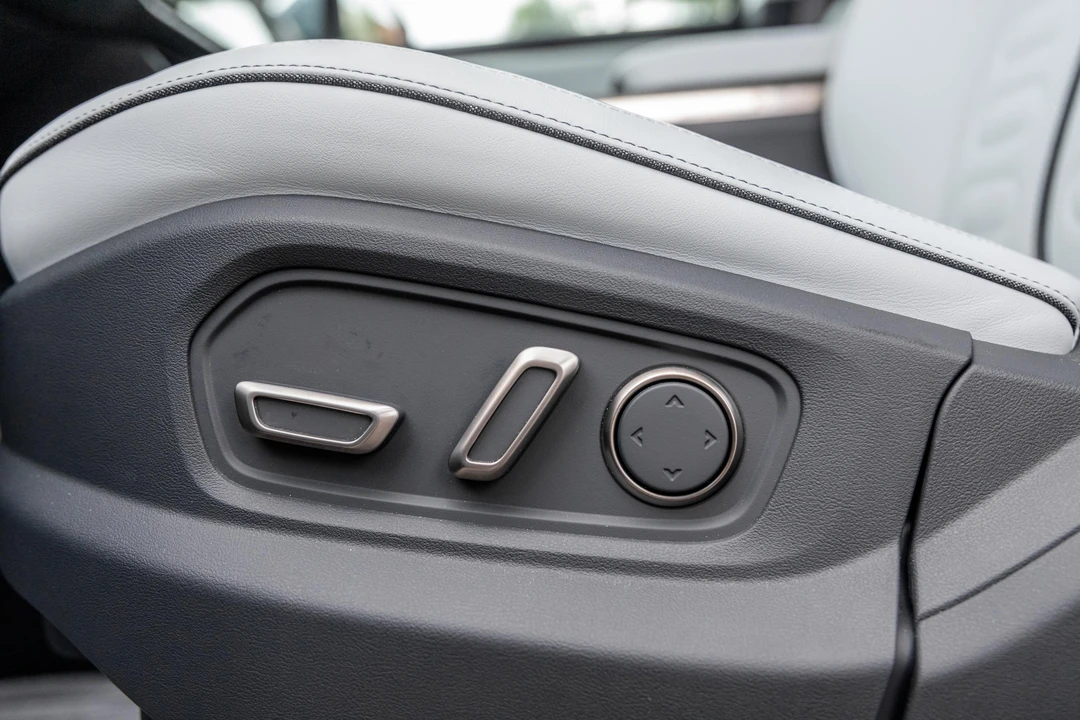 2023 Rivian R1S - Image 26 of 31