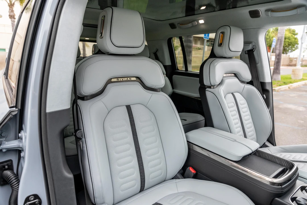 2023 Rivian R1S - Image 27 of 31
