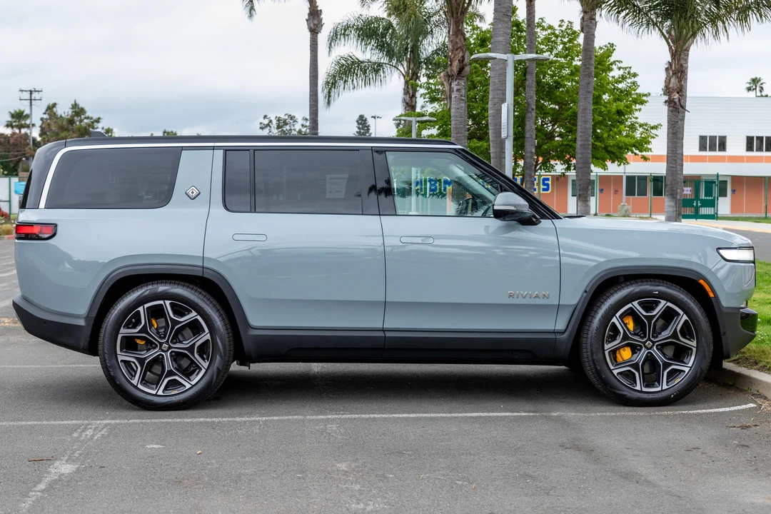 2023 Rivian R1S - Image 3 of 31