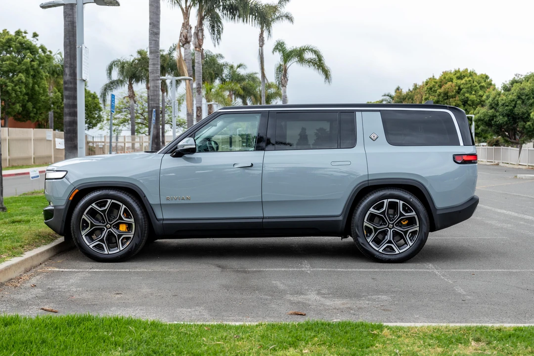 2023 Rivian R1S - Image 6 of 31