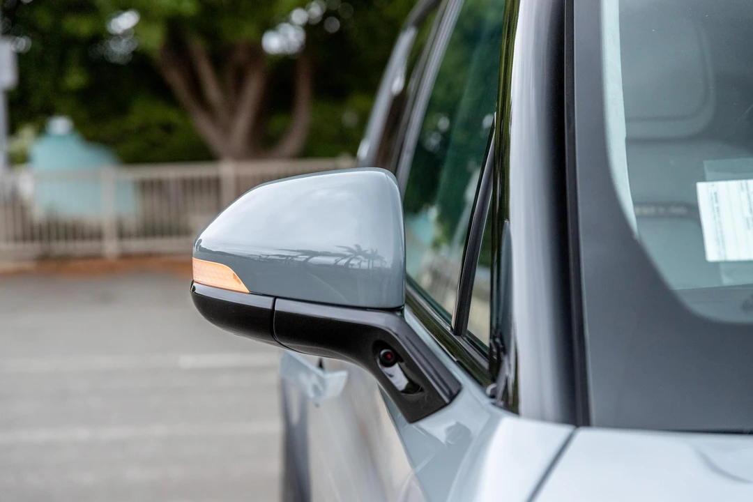 2023 Rivian R1S - Image 12 of 31