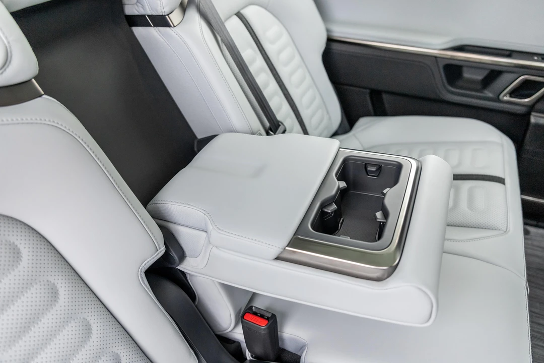 2023 Rivian R1S - Image 30 of 31
