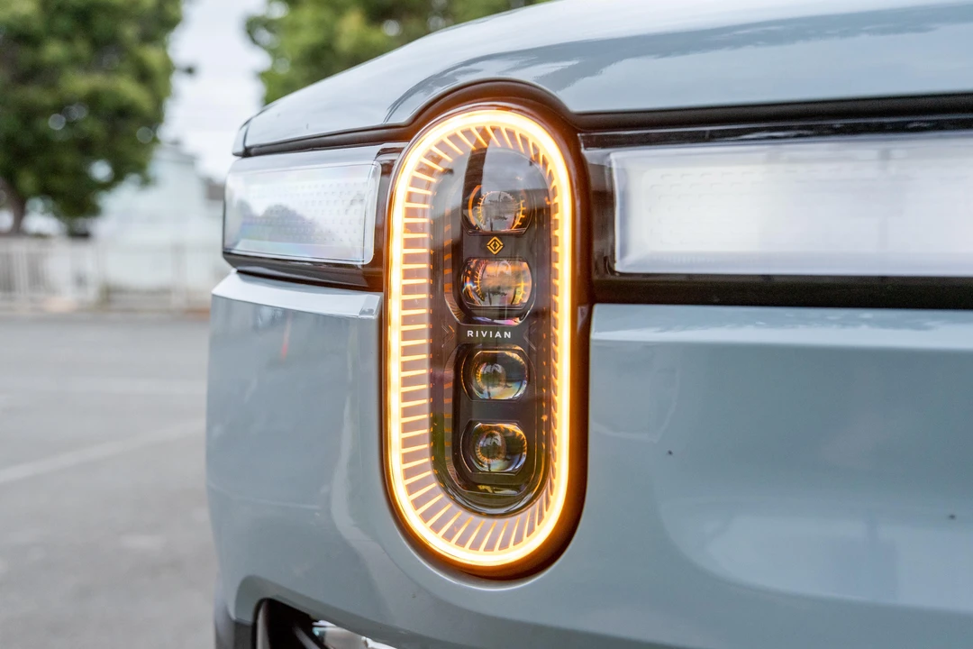 2023 Rivian R1S - Image 9 of 31