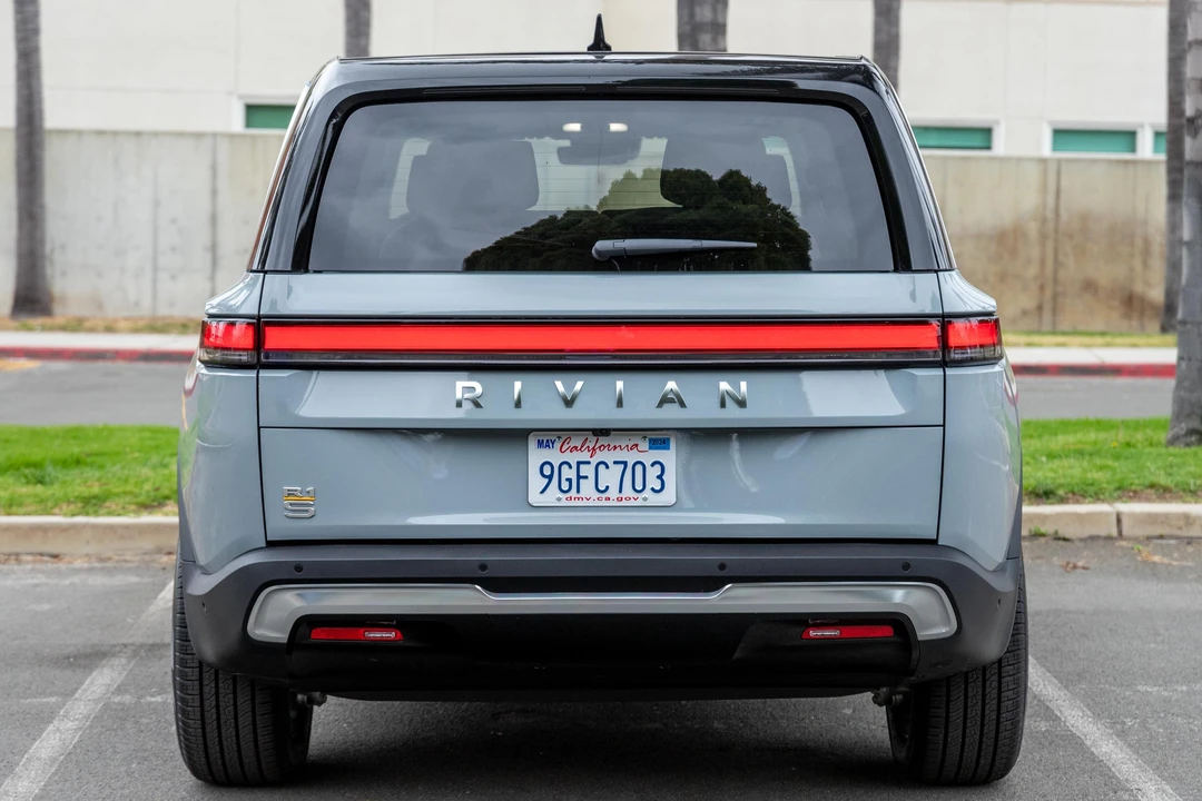 2023 Rivian R1S - Image 5 of 31