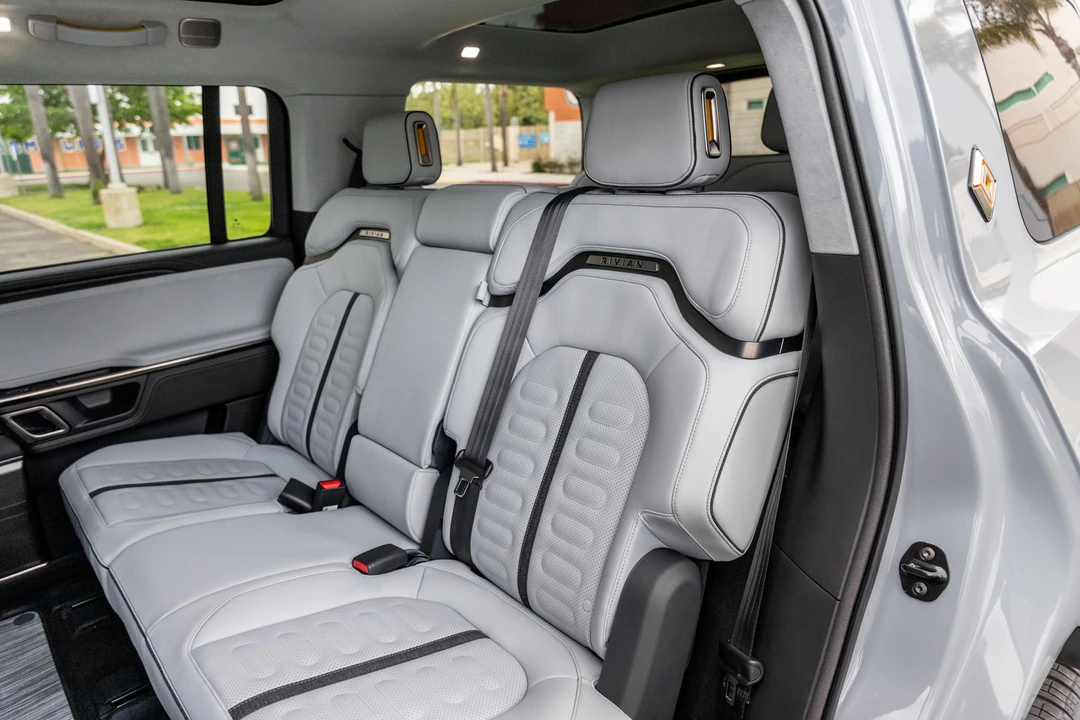 2023 Rivian R1S - Image 22 of 31