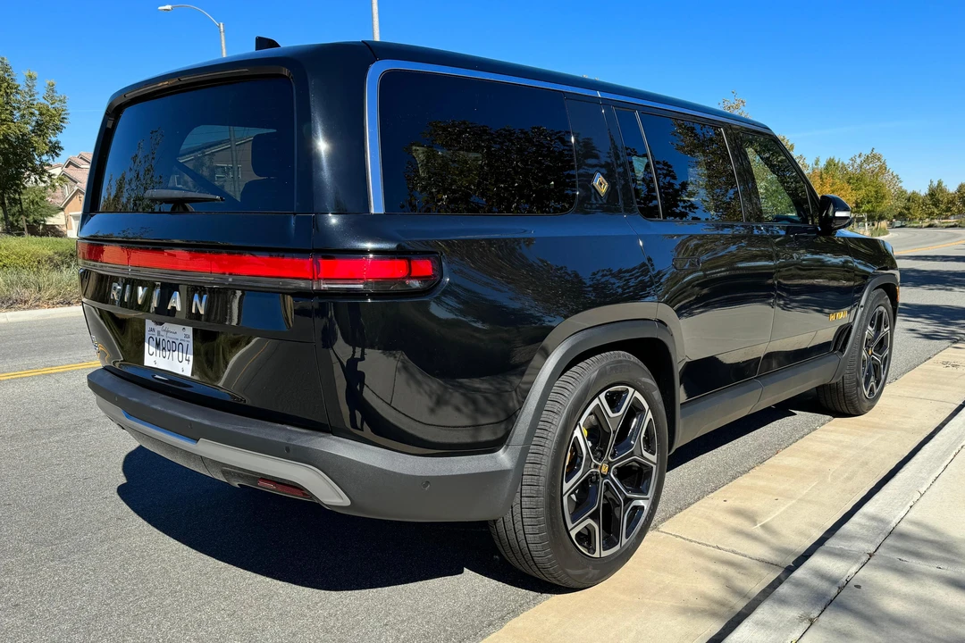 2023 Rivian R1S - Image 4 of 23