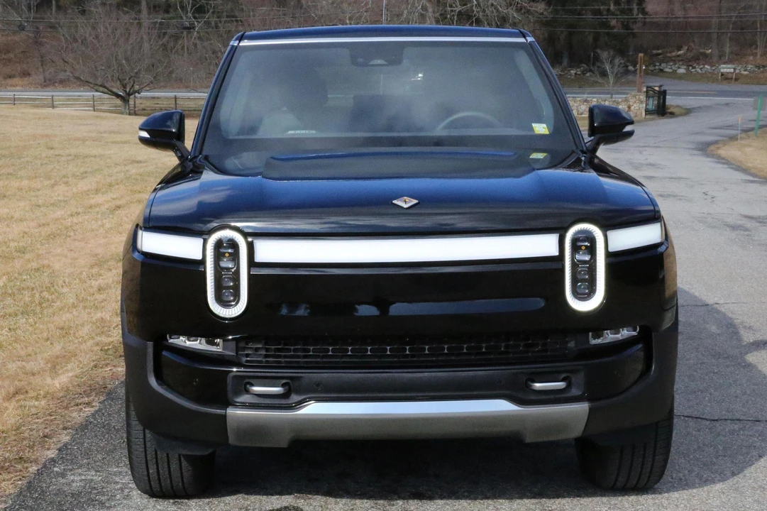 2023 Rivian R1S - Image 7 of 23