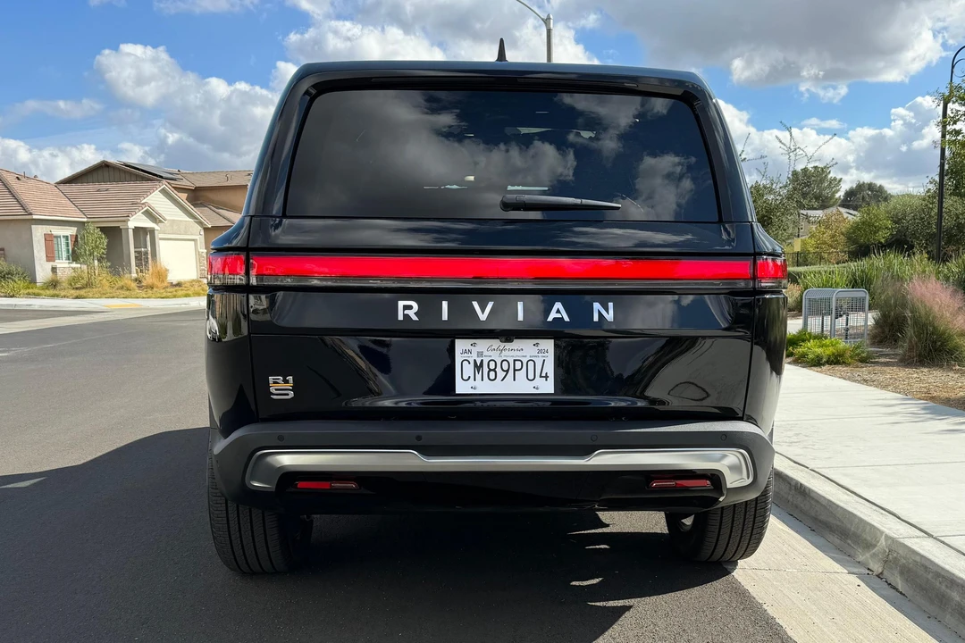2023 Rivian R1S - Image 5 of 23