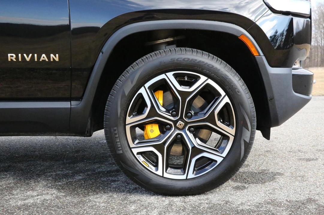 2023 Rivian R1S - Image 20 of 23