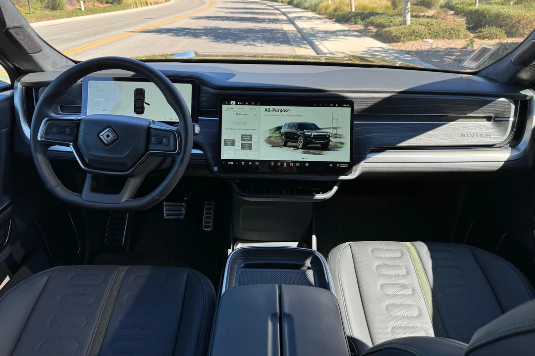2023 Rivian R1S - Image 22 of 23