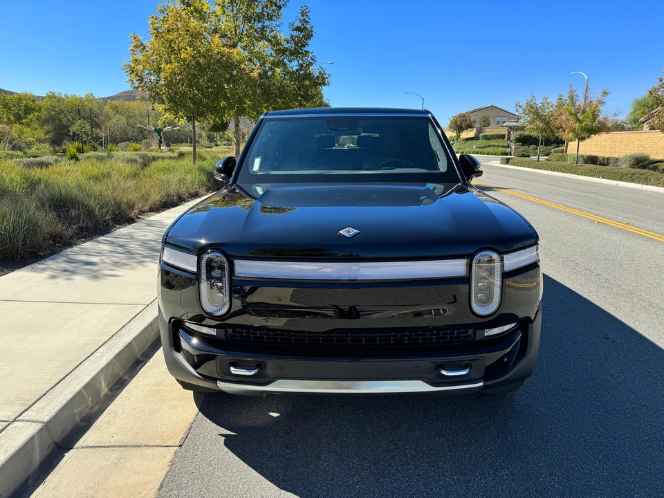 2023 Rivian R1S - Image 6 of 23
