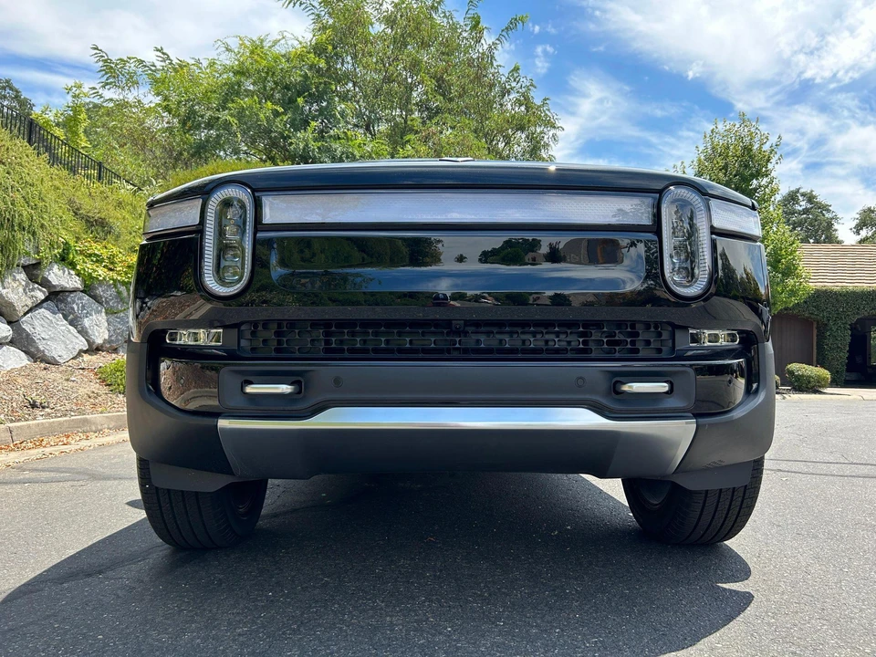 2023 Rivian R1S - Image 8 of 23