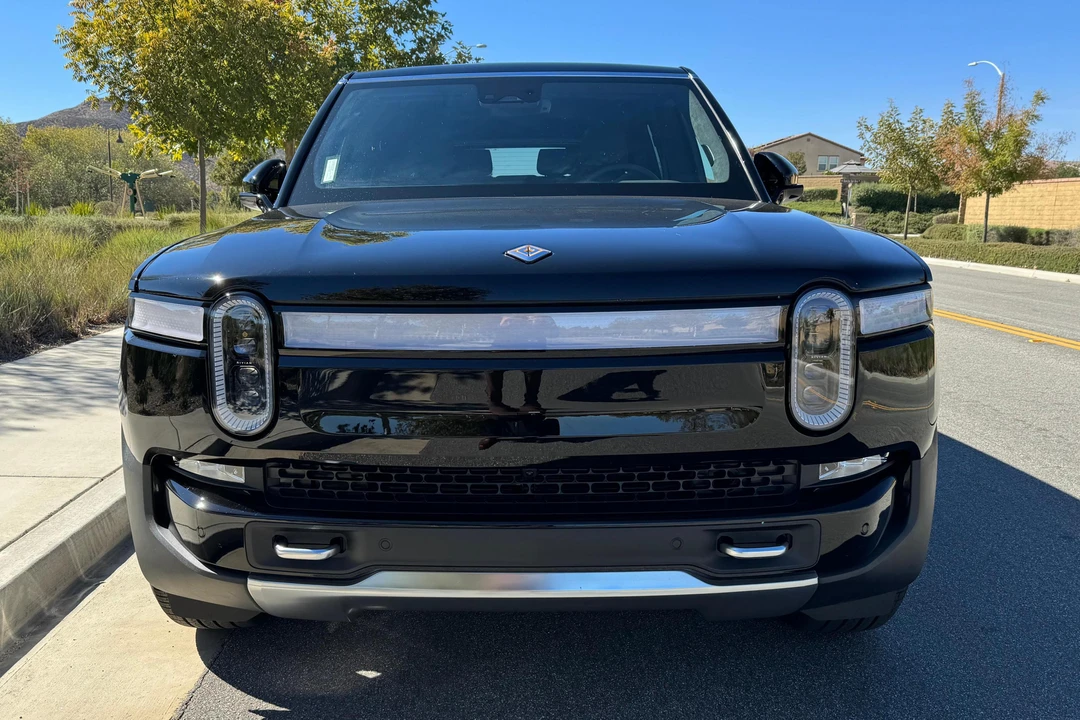 2023 Rivian R1S - Image 2 of 23
