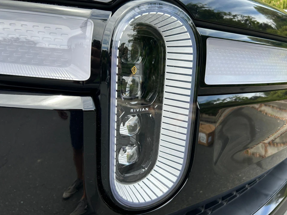 2023 Rivian R1S - Image 16 of 23