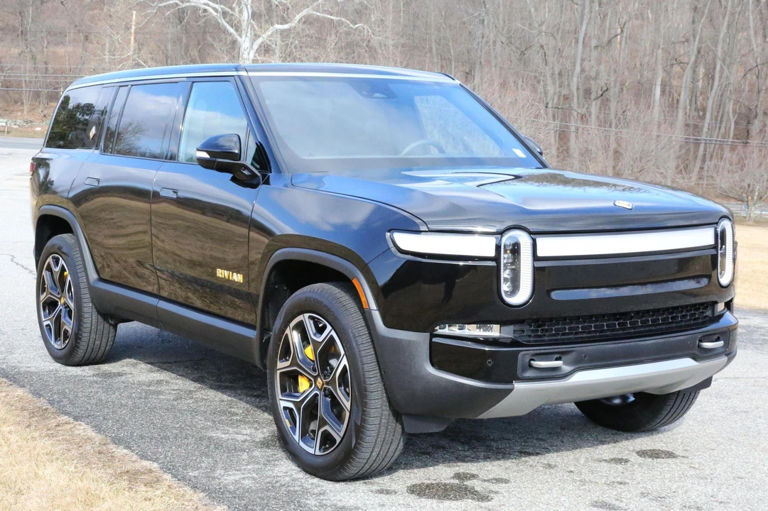 2023 Rivian R1S - Image 13 of 23