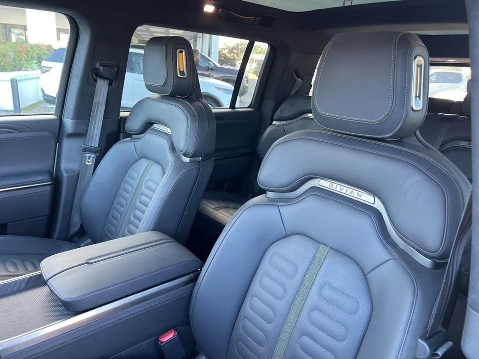2023 Rivian R1S - Image 11 of 12