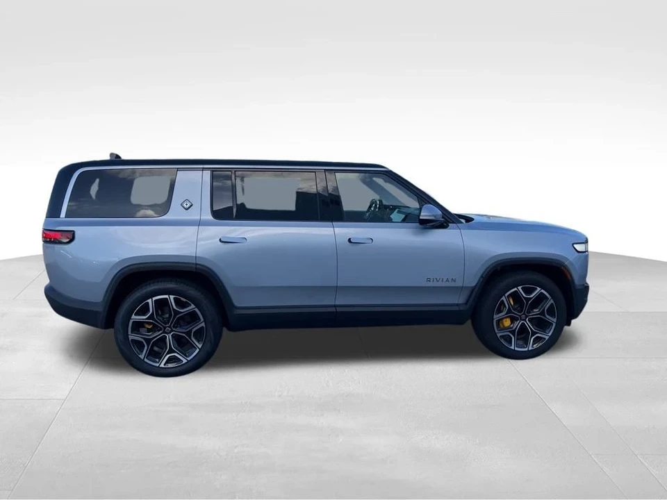 2023 Rivian R1S - Image 6 of 12