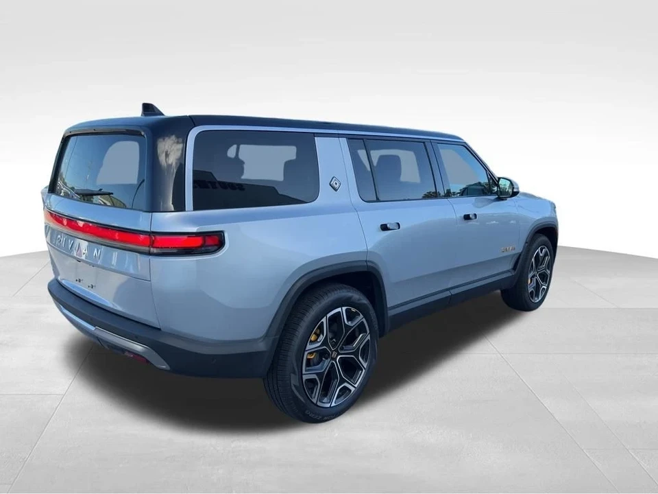 2023 Rivian R1S - Image 5 of 12