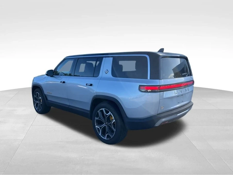 2023 Rivian R1S - Image 3 of 12