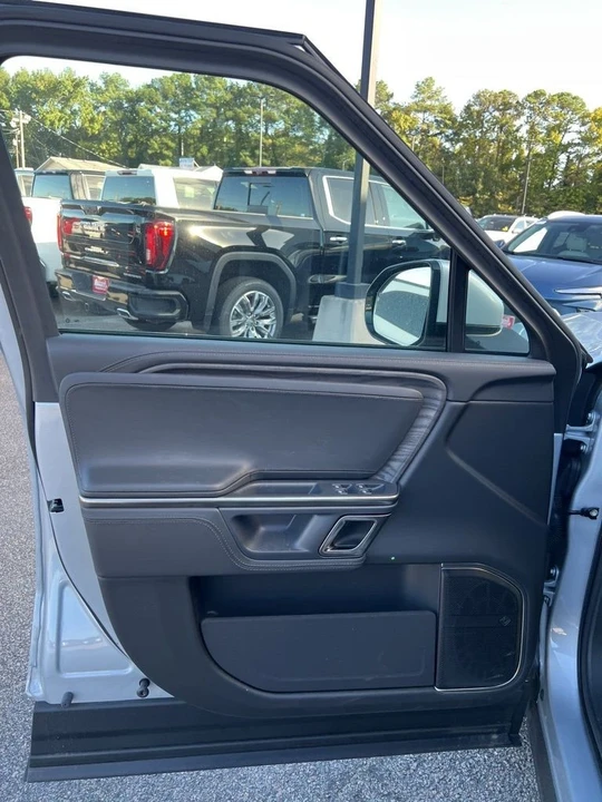 2023 Rivian R1S - Image 9 of 12