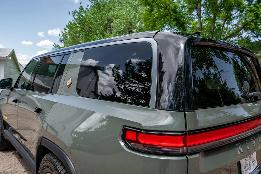 2023 Rivian R1S - Image 26 of 31