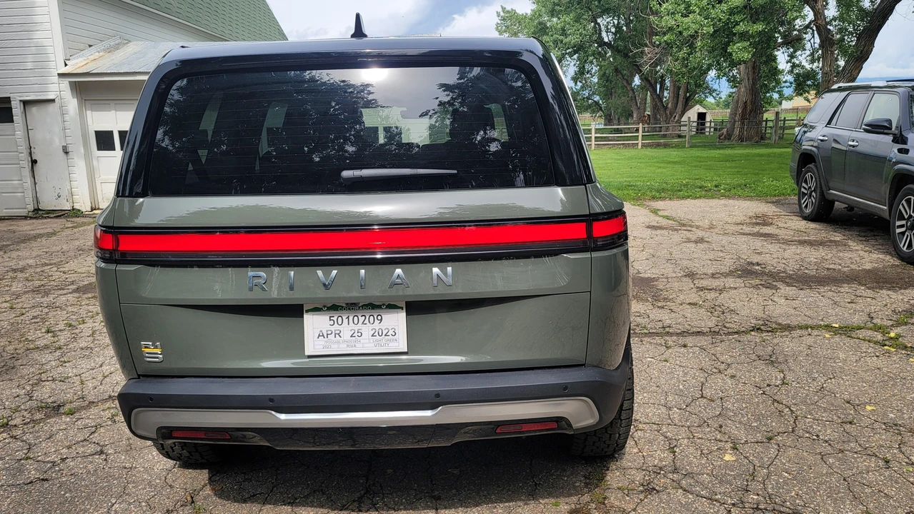 2023 Rivian R1S - Image 8 of 31