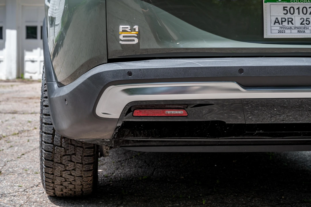 2023 Rivian R1S - Image 28 of 31