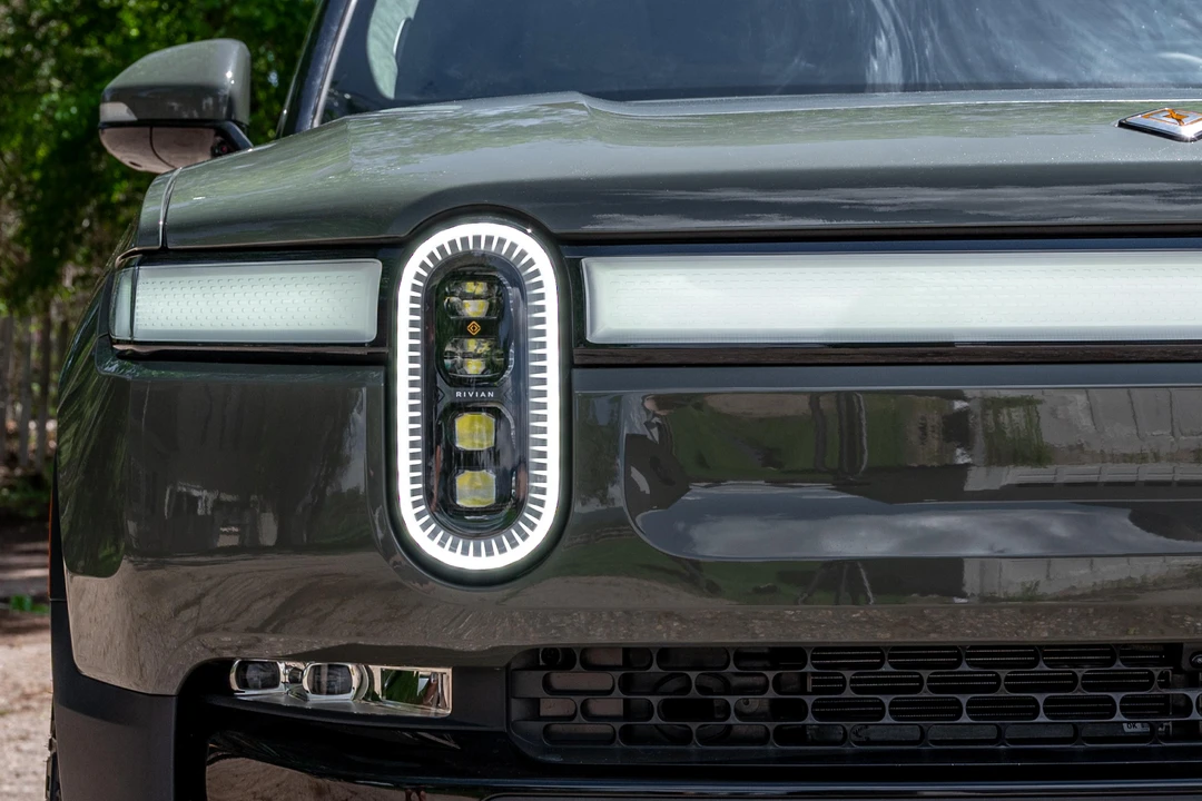 2023 Rivian R1S - Image 15 of 31