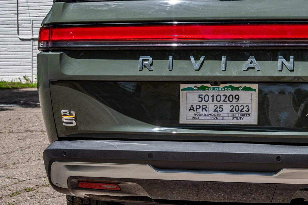 2023 Rivian R1S - Image 31 of 31