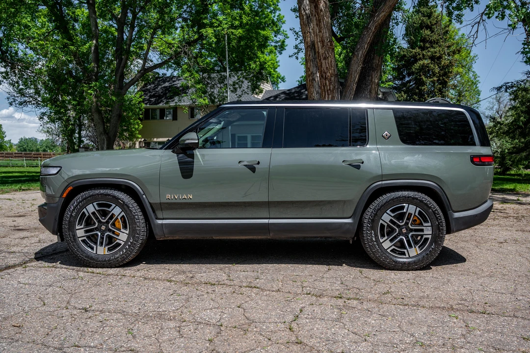 2023 Rivian R1S - Image 5 of 31