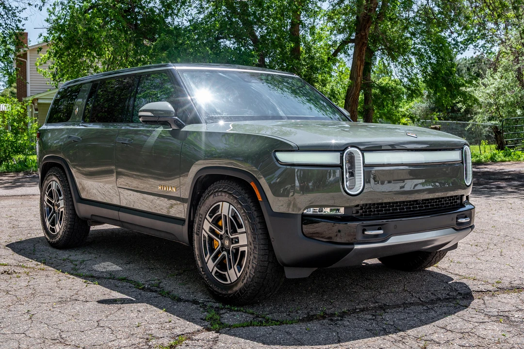 2023 Rivian R1S - Image 13 of 31