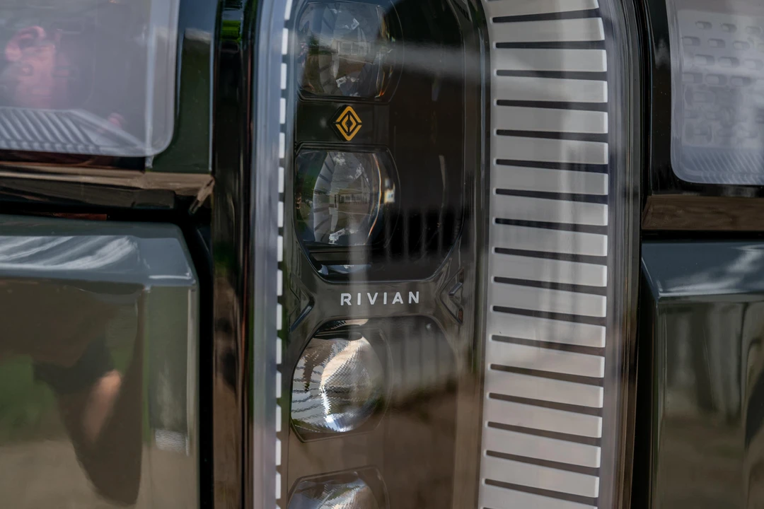 2023 Rivian R1S - Image 20 of 31