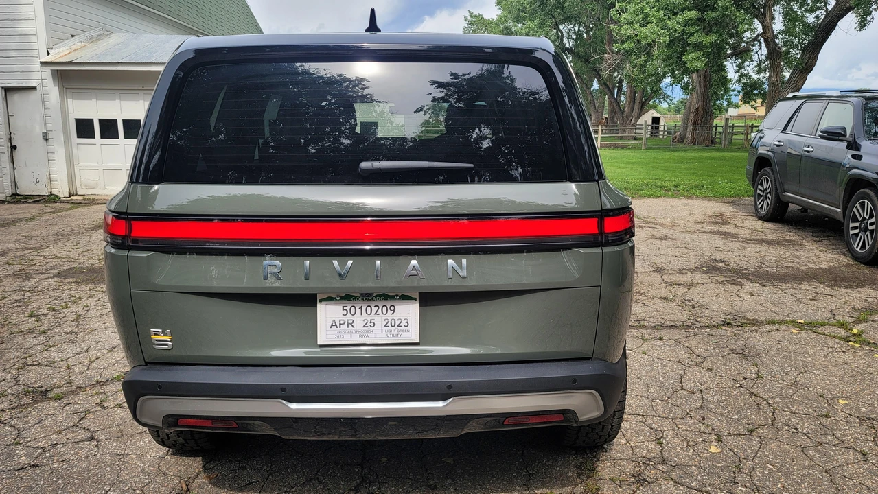 2023 Rivian R1S - Image 7 of 31