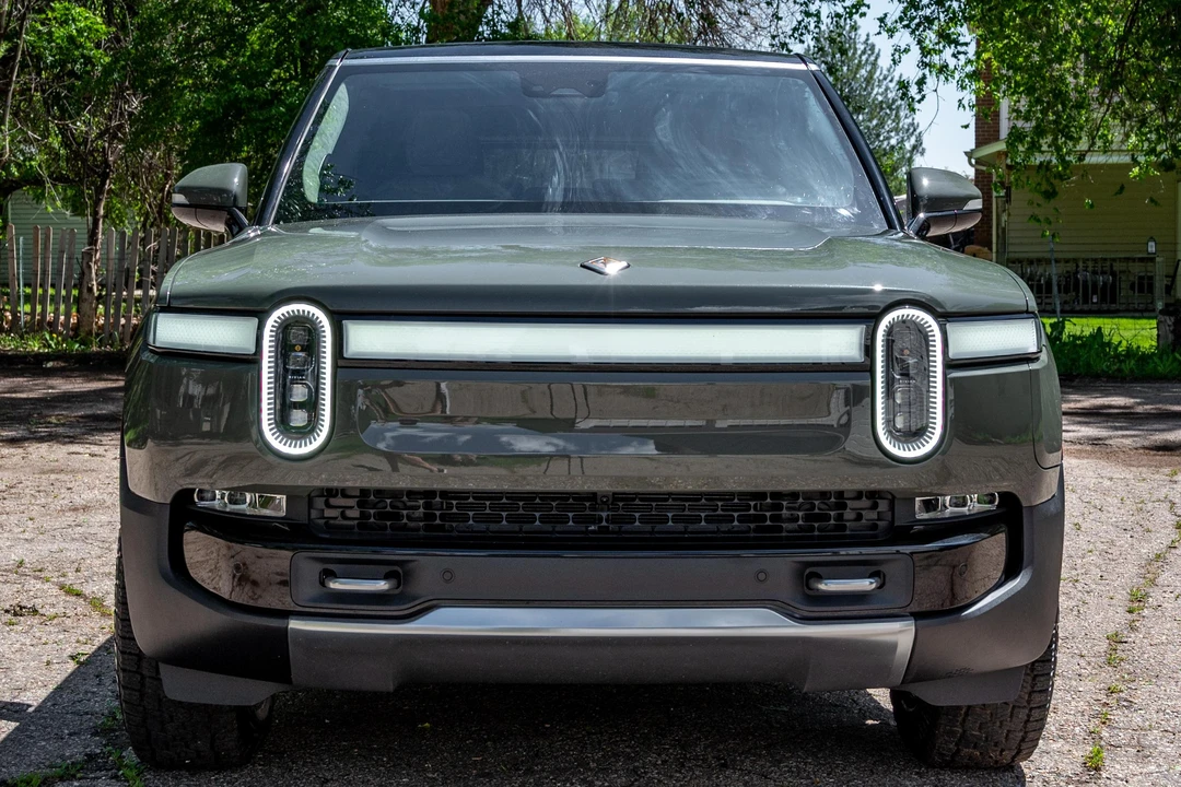 2023 Rivian R1S - Image 2 of 31