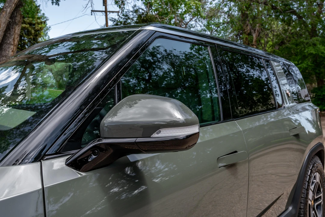 2023 Rivian R1S - Image 23 of 31