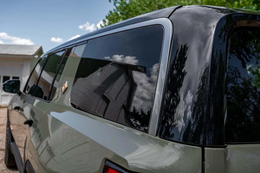 2023 Rivian R1S - Image 25 of 31