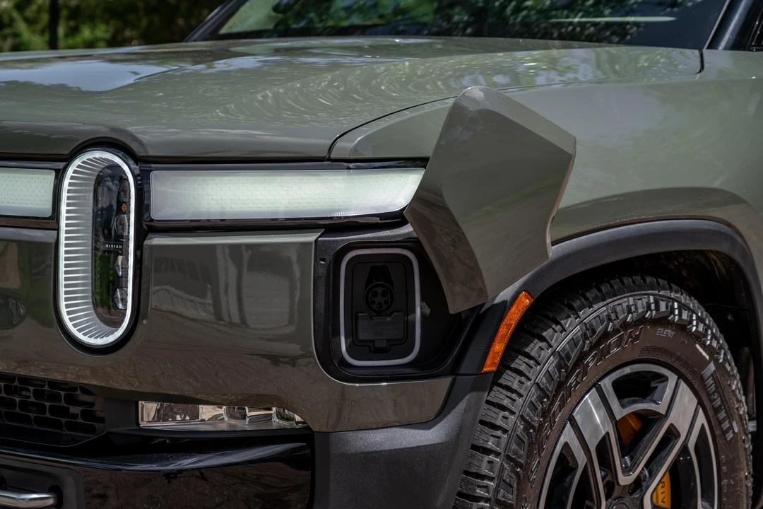 2023 Rivian R1S - Image 21 of 31