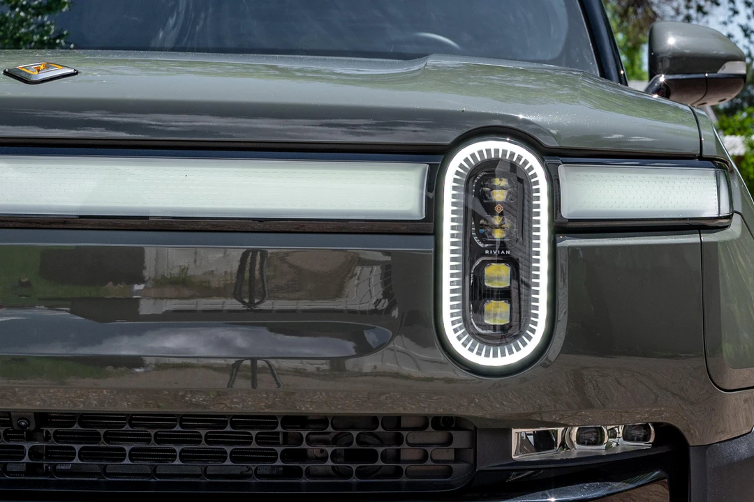 2023 Rivian R1S - Image 16 of 31