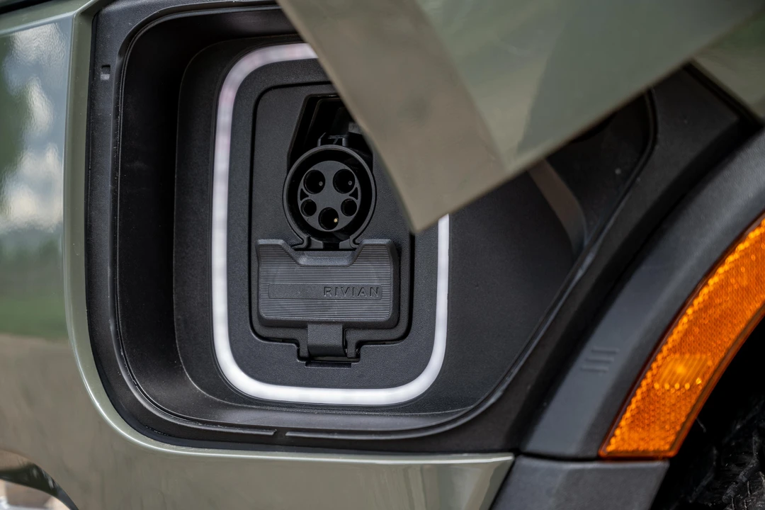 2023 Rivian R1S - Image 22 of 31