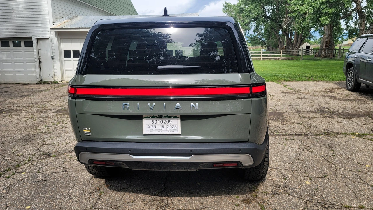 2023 Rivian R1S - Image 9 of 31