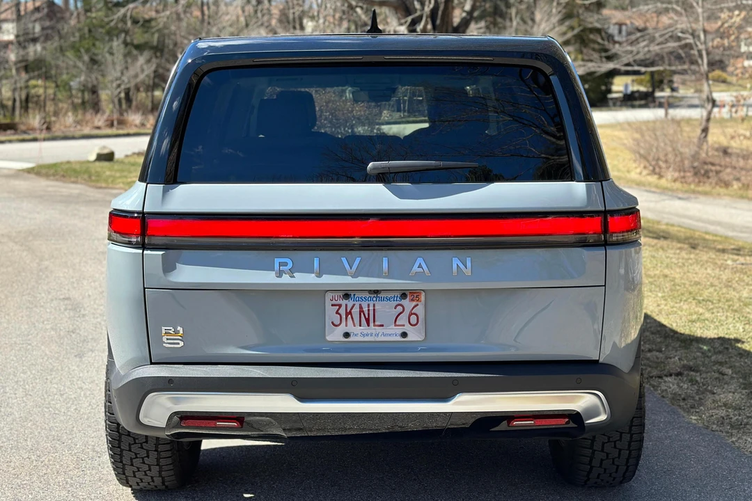 2023 Rivian R1S - Image 5 of 31