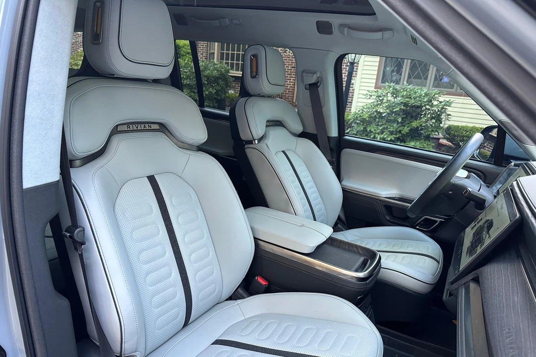 2023 Rivian R1S - Image 31 of 31