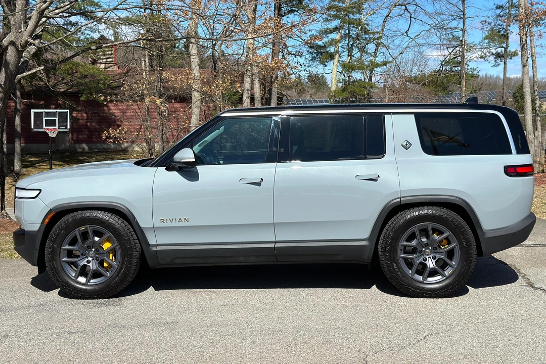 2023 Rivian R1S - Image 3 of 31