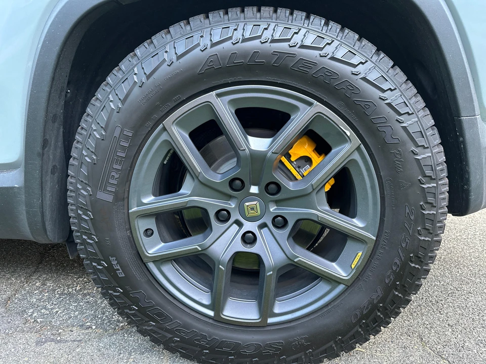 2023 Rivian R1S - Image 26 of 31