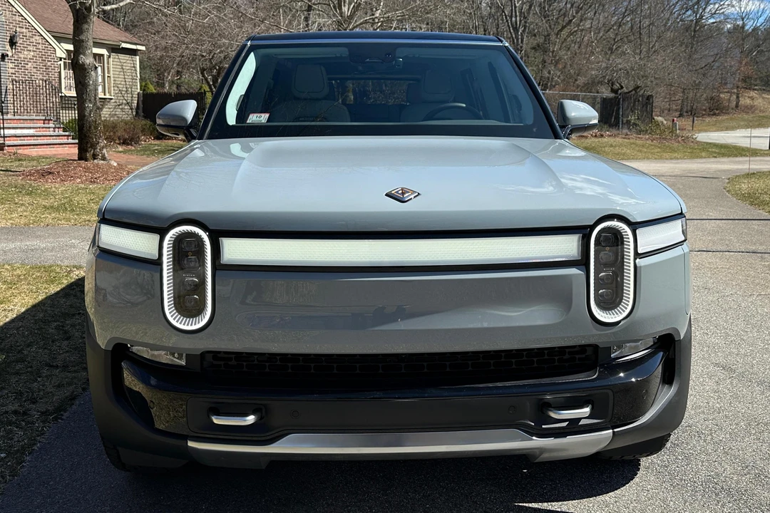 2023 Rivian R1S - Image 2 of 31