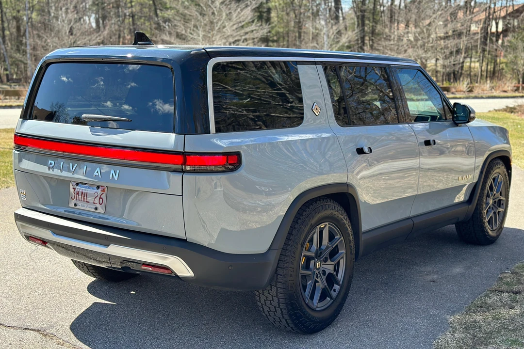 2023 Rivian R1S - Image 4 of 31