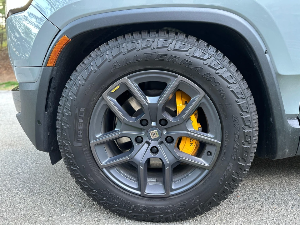 2023 Rivian R1S - Image 23 of 31