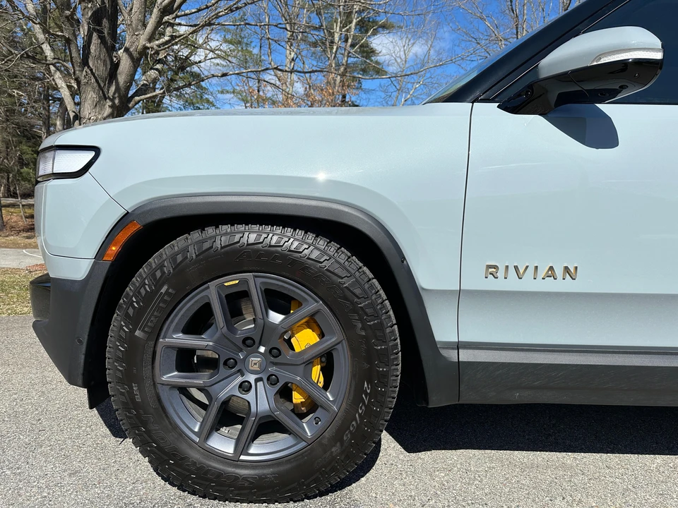 2023 Rivian R1S - Image 22 of 31